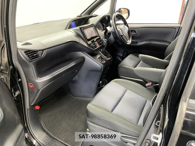 Toyota VOXY 2015-12 8551820-11