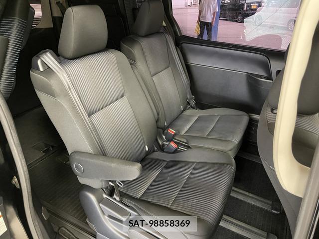 Toyota VOXY 2015-12 8551820-12
