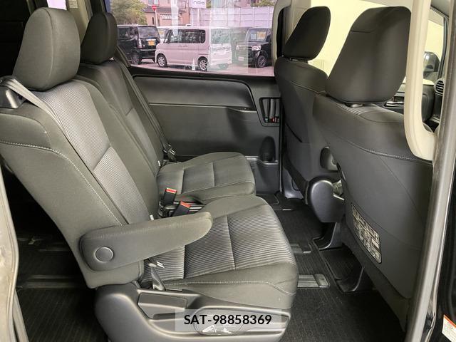 Toyota VOXY 2015-12 8551820-13