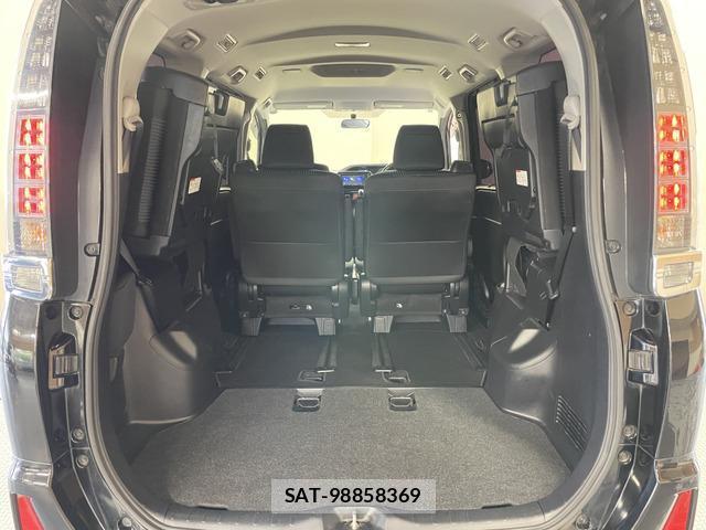 Toyota VOXY 2015-12 8551820-14