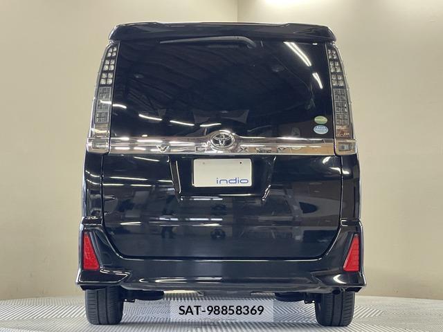 Toyota VOXY 2015-12 8551820-15