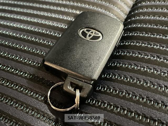 Toyota VOXY 2015-12 8551820-6