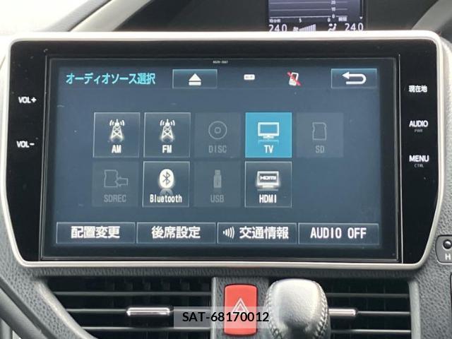 Toyota VOXY 2018-08 8551830-10