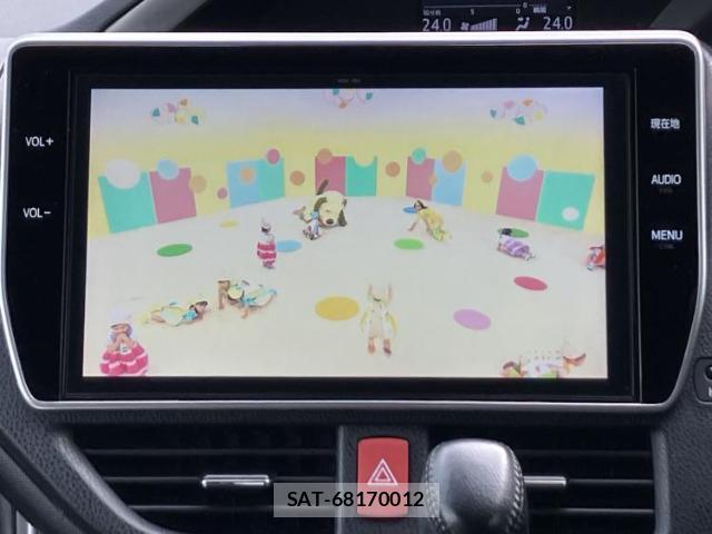 Toyota VOXY 2018-08 8551830-12