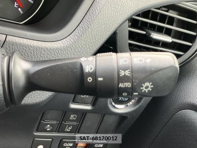 Toyota VOXY 2018-08 8551830-15