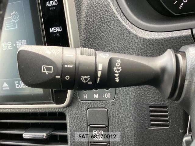 Toyota VOXY 2018-08 8551830-16