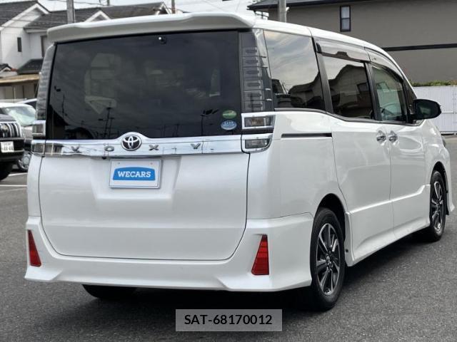 Toyota VOXY 2018-08 8551830-2