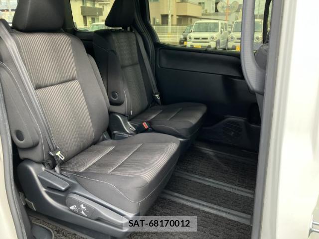Toyota VOXY 2018-08 8551830-4