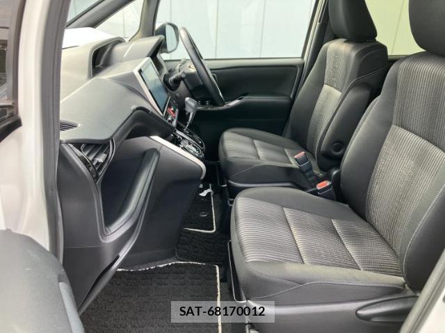 Toyota VOXY 2018-08 8551830-6