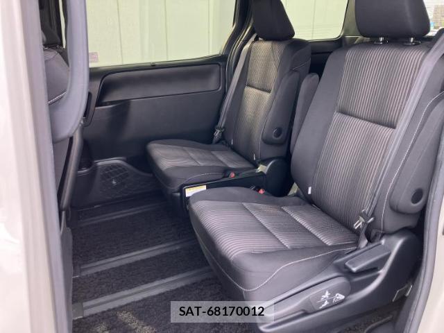 Toyota VOXY 2018-08 8551830-7