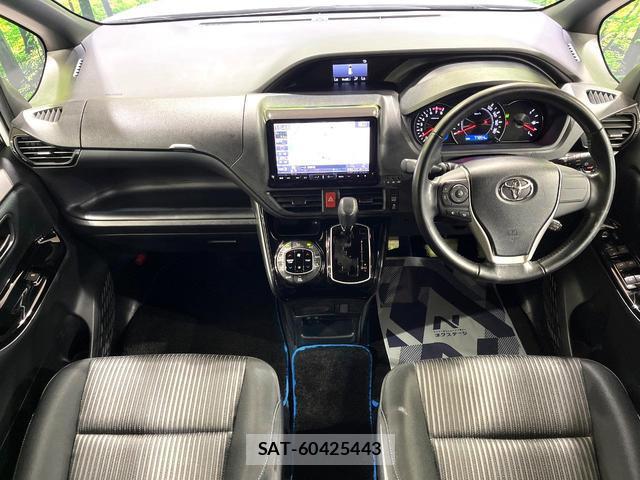 Toyota VOXY 2017-07 8551907-1