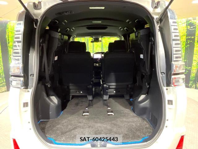 Toyota VOXY 2017-07 8551907-10