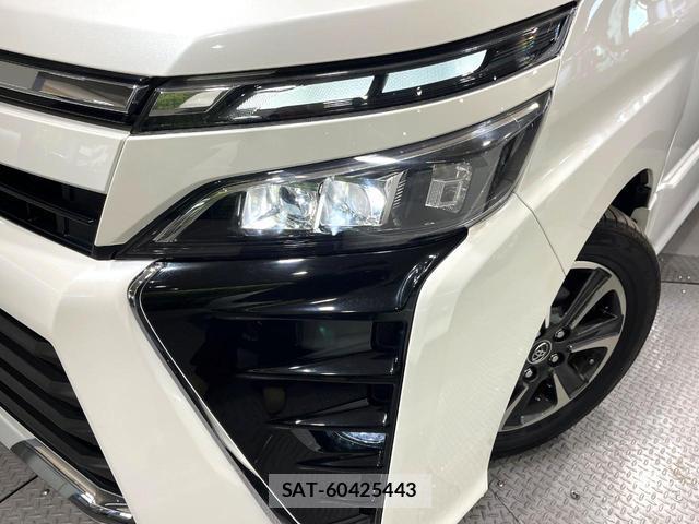 Toyota VOXY 2017-07 8551907-11