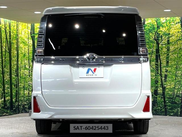 Toyota VOXY 2017-07 8551907-14