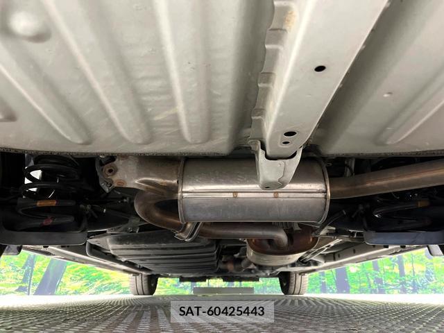 Toyota VOXY 2017-07 8551907-18