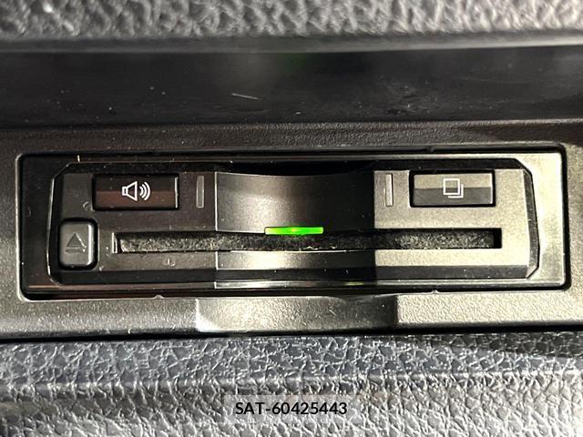 Toyota VOXY 2017-07 8551907-6