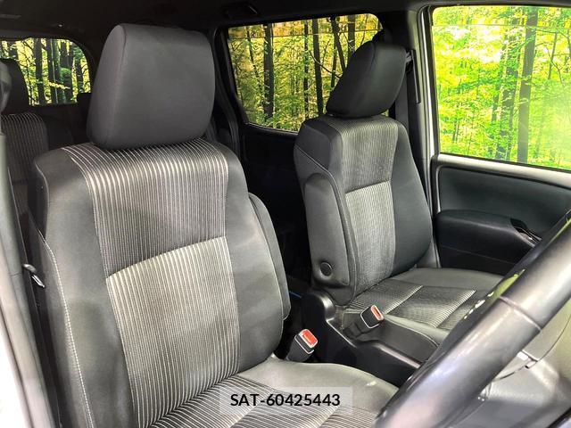 Toyota VOXY 2017-07 8551907-7