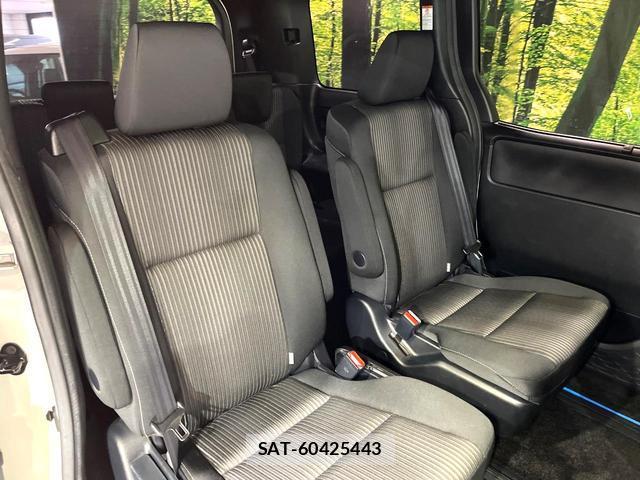 Toyota VOXY 2017-07 8551907-8