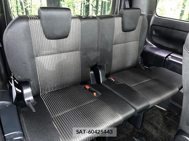 Toyota VOXY 2017-07 8551907-9