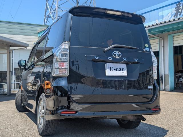 Toyota VOXY 2010-08 8551947-1