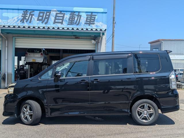 Toyota VOXY 2010-08 8551947-11