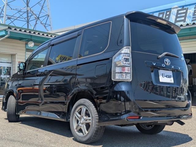 Toyota VOXY 2010-08 8551947-12