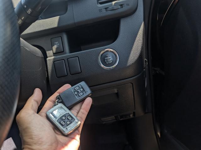 Toyota VOXY 2010-08 8551947-16
