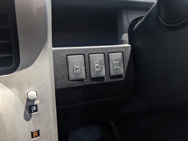 Toyota VOXY 2010-08 8551947-17