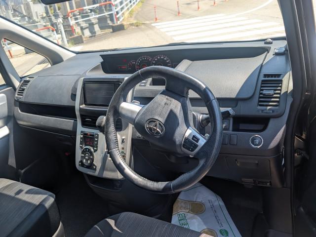 Toyota VOXY 2010-08 8551947-2