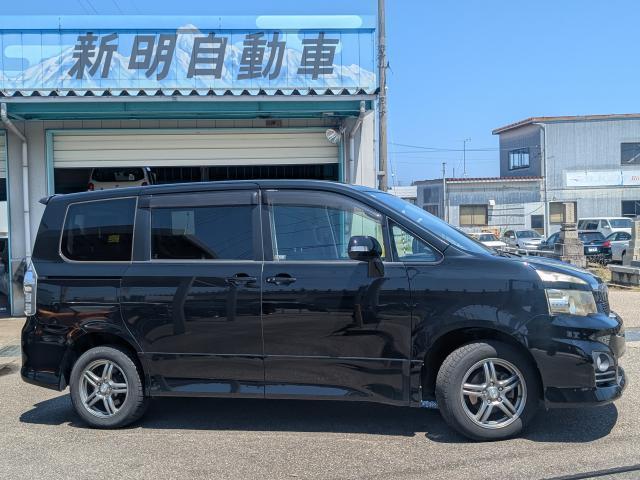 Toyota VOXY 2010-08 8551947-3