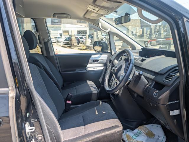 Toyota VOXY 2010-08 8551947-5