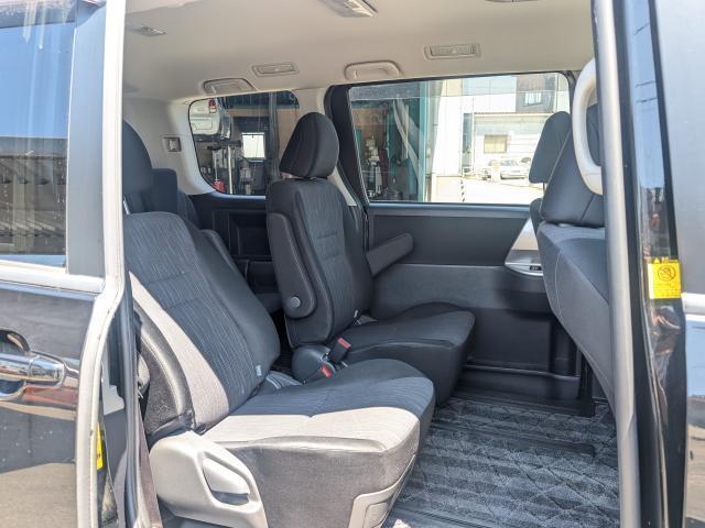Toyota VOXY 2010-08 8551947-6