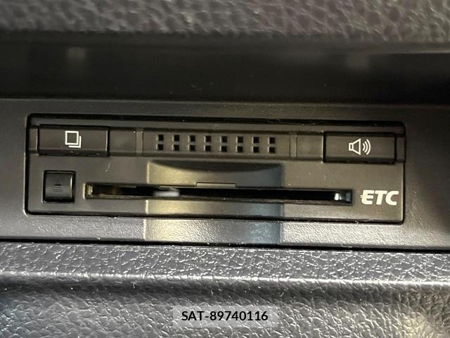 Toyota VOXY 2015-04 8552109-6