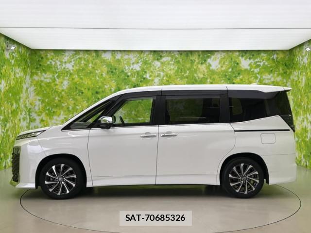 Toyota VOXY 2022-08 8552262-1