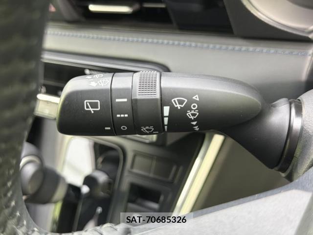 Toyota VOXY 2022-08 8552262-16