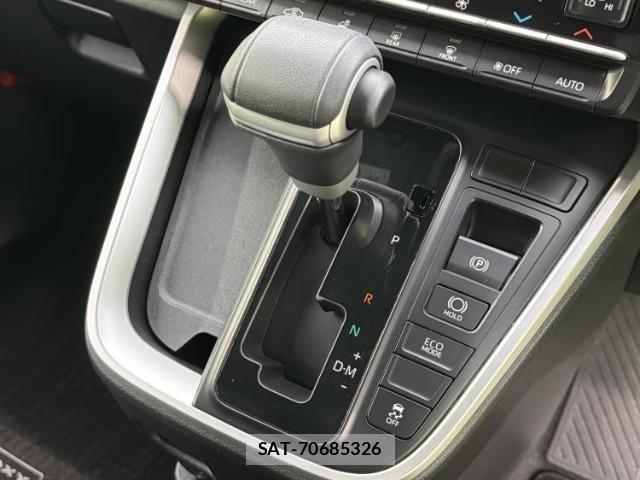 Toyota VOXY 2022-08 8552262-17