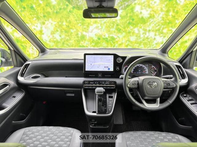 Toyota VOXY 2022-08 8552262-3