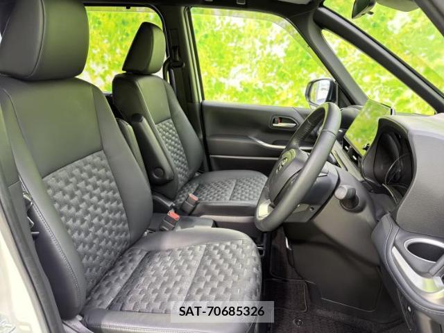 Toyota VOXY 2022-08 8552262-4