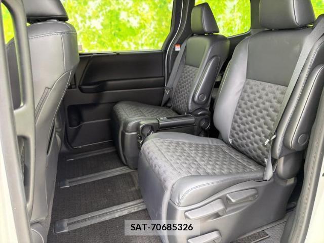 Toyota VOXY 2022-08 8552262-6
