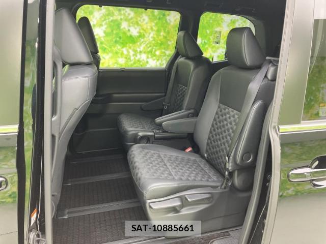 Toyota VOXY 2024-09 8552276-7