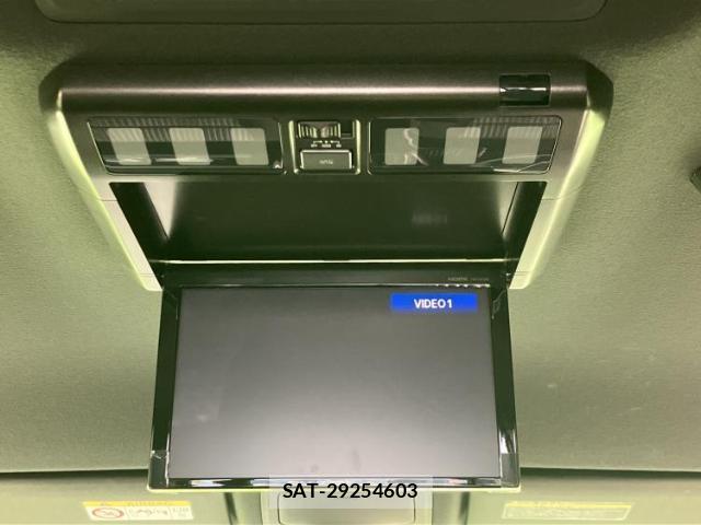 Toyota VOXY 2018-02 8552343-11