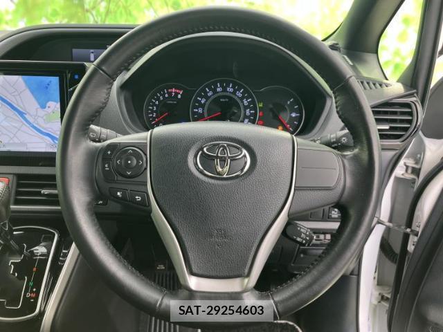 Toyota VOXY 2018-02 8552343-15