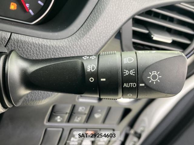 Toyota VOXY 2018-02 8552343-16