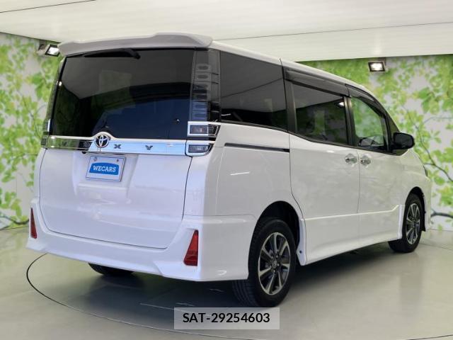 Toyota VOXY 2018-02 8552343-2