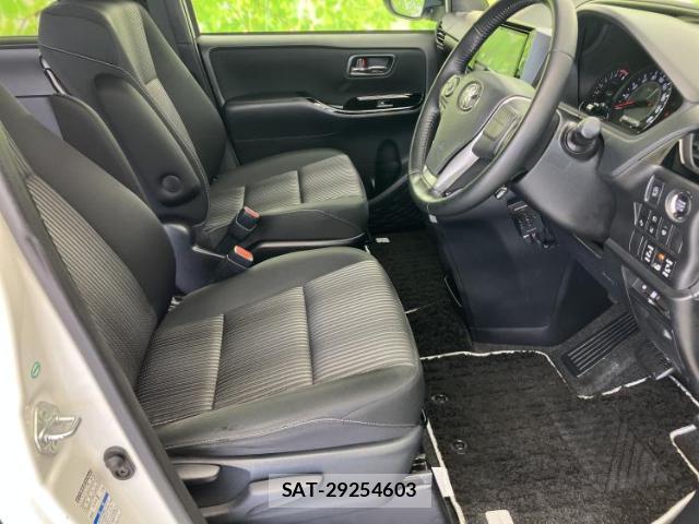 Toyota VOXY 2018-02 8552343-3