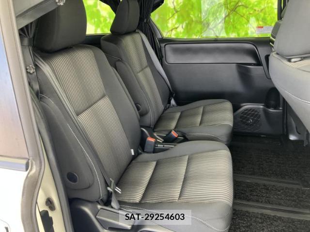 Toyota VOXY 2018-02 8552343-4