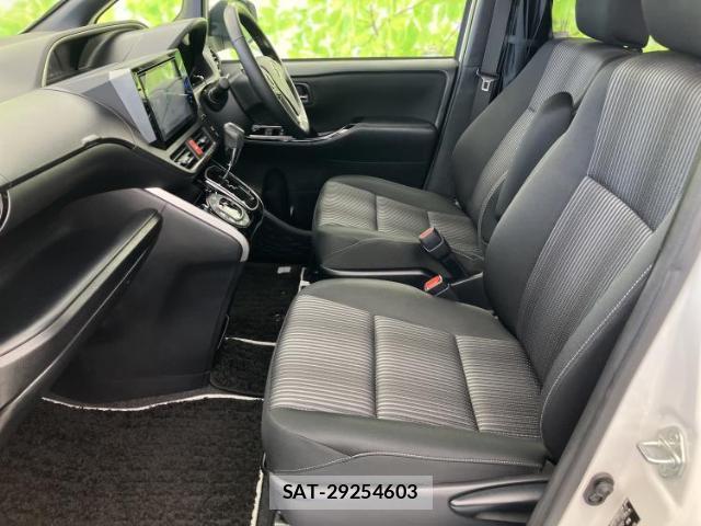 Toyota VOXY 2018-02 8552343-6