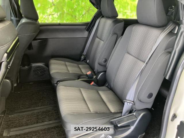 Toyota VOXY 2018-02 8552343-7