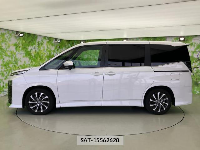 Toyota VOXY 2023-05 8552345-1