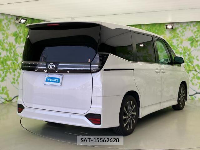 Toyota VOXY 2023-05 8552345-2